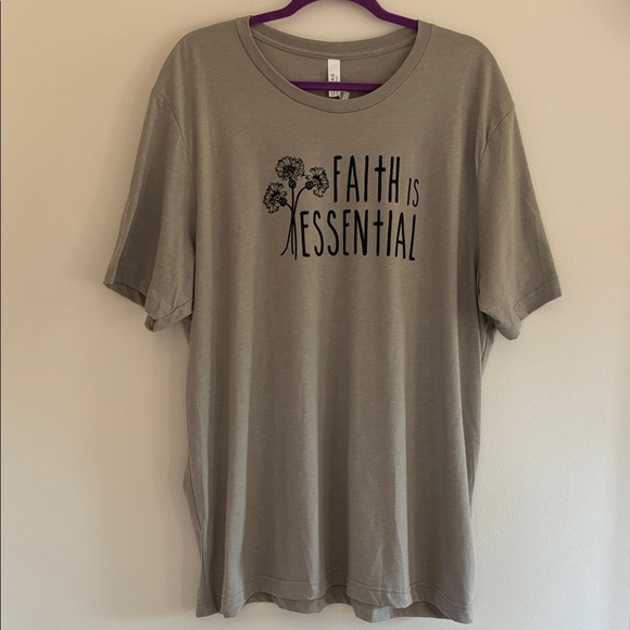 Tops - Gray Graphic T-Shirt 2XL new without tags faith is essential